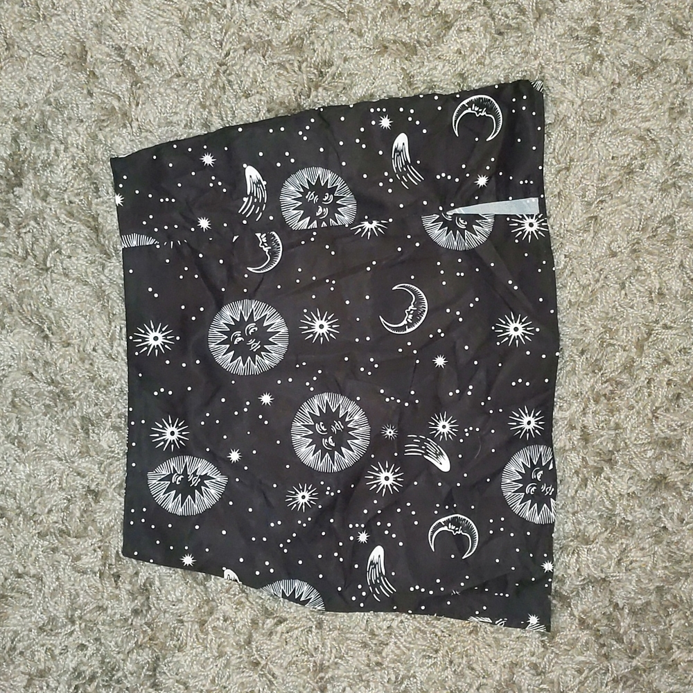 Celestial Mini Skit, w/ side slit, US size 4